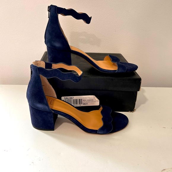I.N.C. International Concepts Women's Hadwin Scallop Two-Piece Sandals Nvy Sz8.5 - Picture 1 of 6